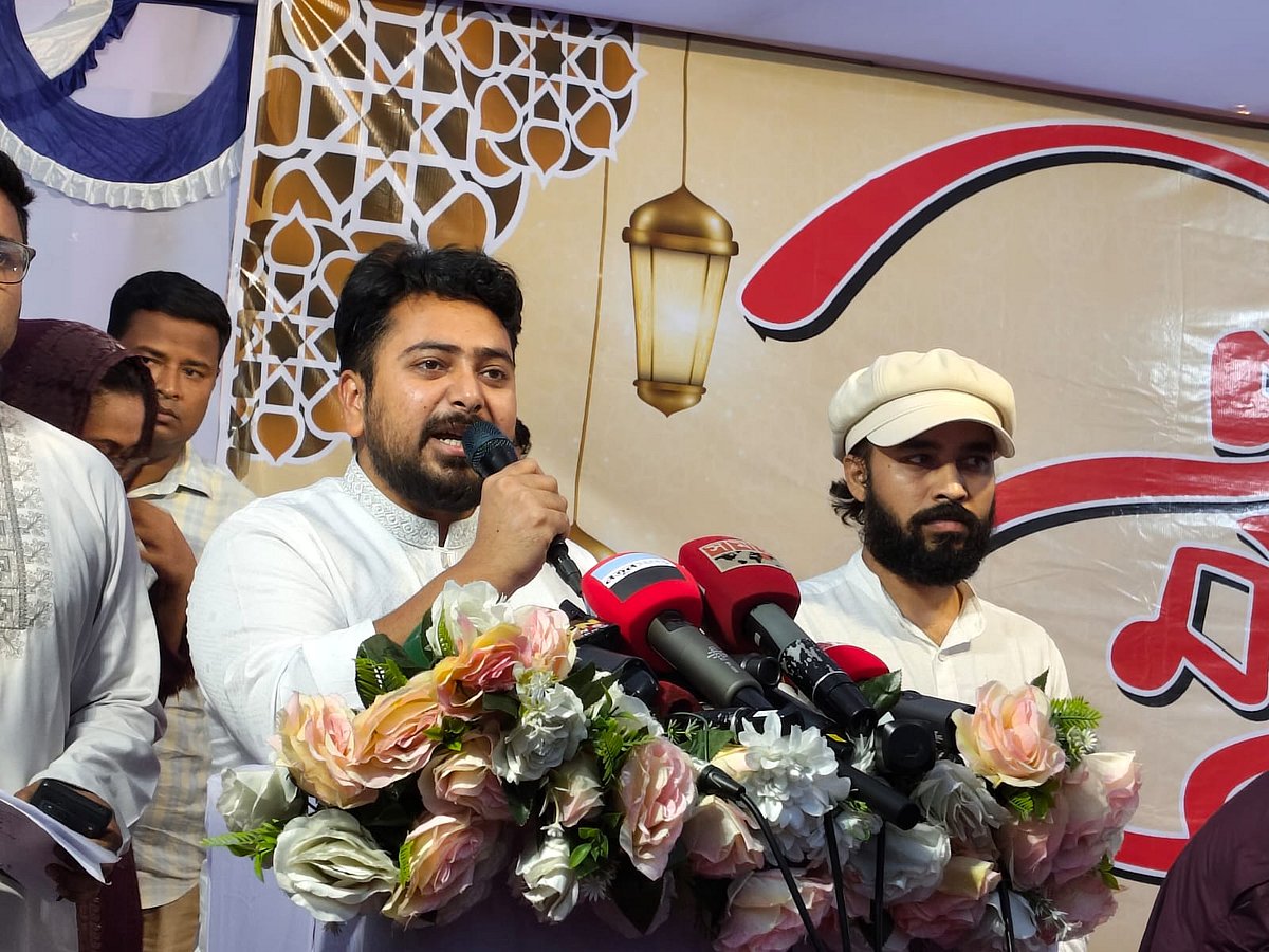 অভিশংসনের মাধ্যমে রাষ্ট্রপতিকে অপসারণ করে গ্রেপ্তারের দাবি নাহিদের