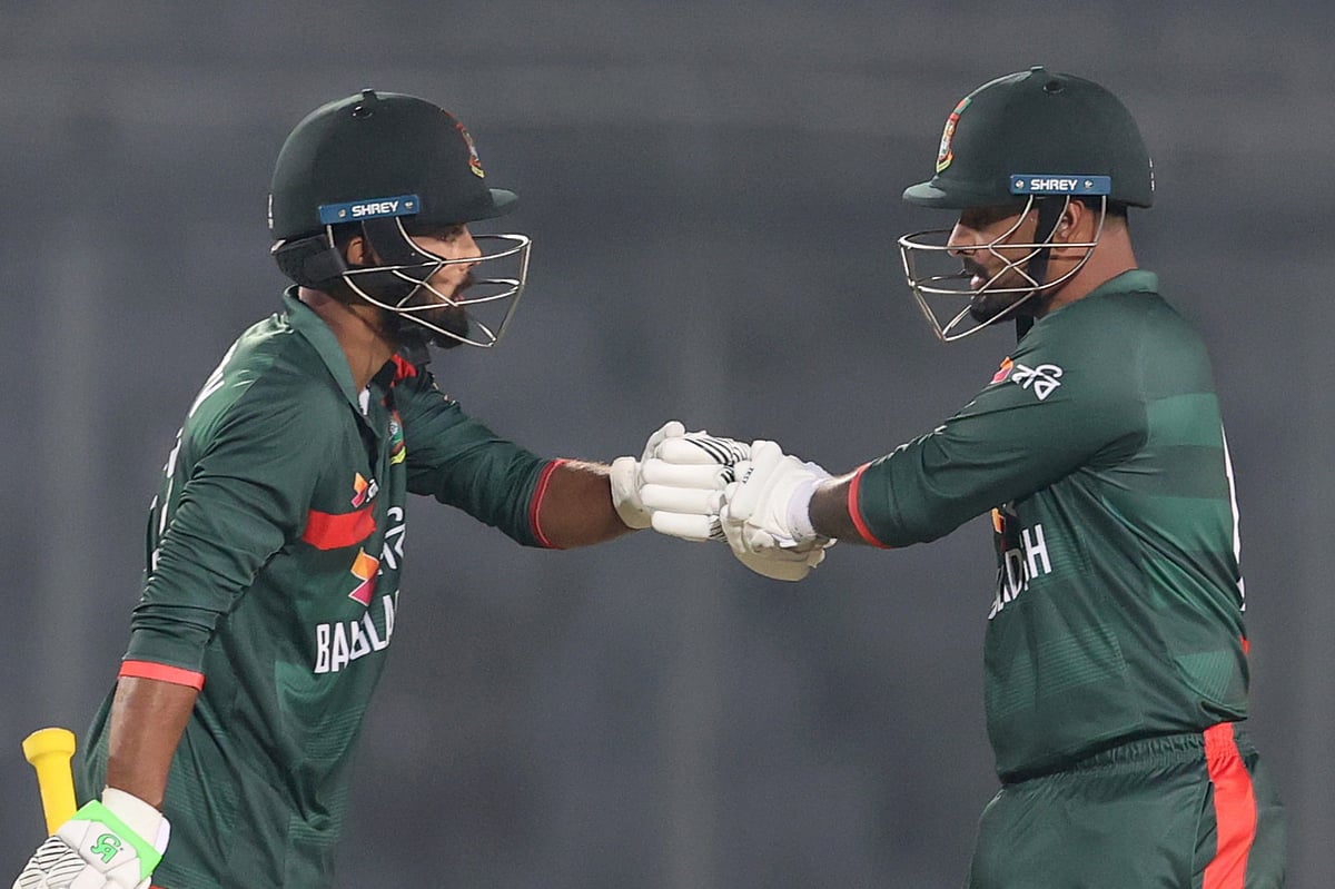 এক শর আগেই ৬ উইকেট নেই বাংলাদেশের