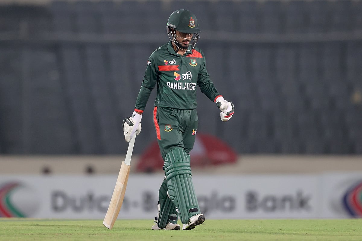 রানআউট বিতর্ক আর বৃষ্টির পর বাংলাদেশের বড় হার