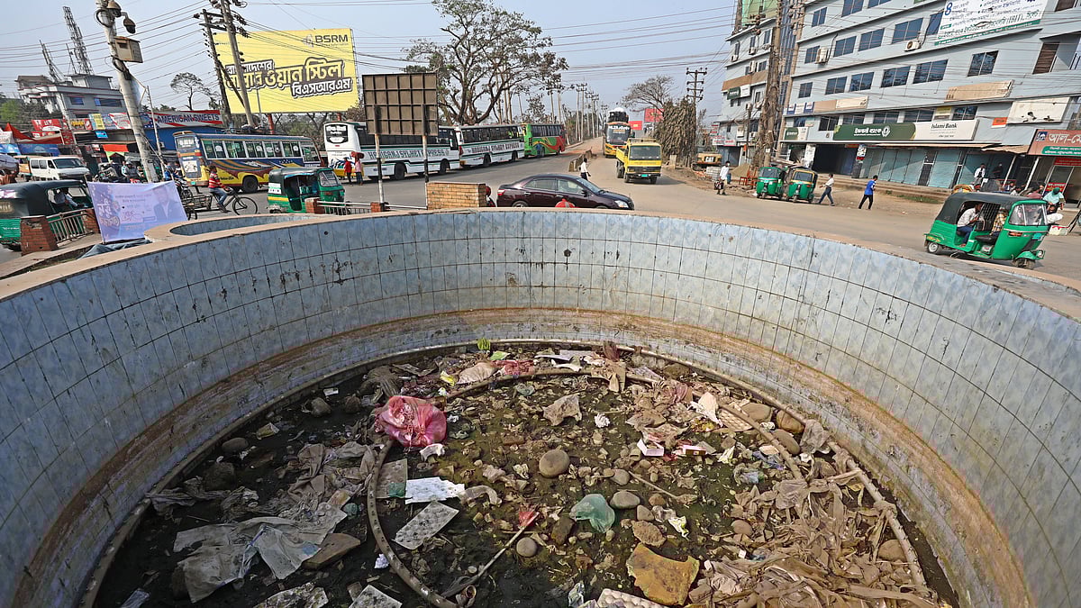 বেহাল হুমায়ুন রশীদ চত্বরের ফোয়ারা