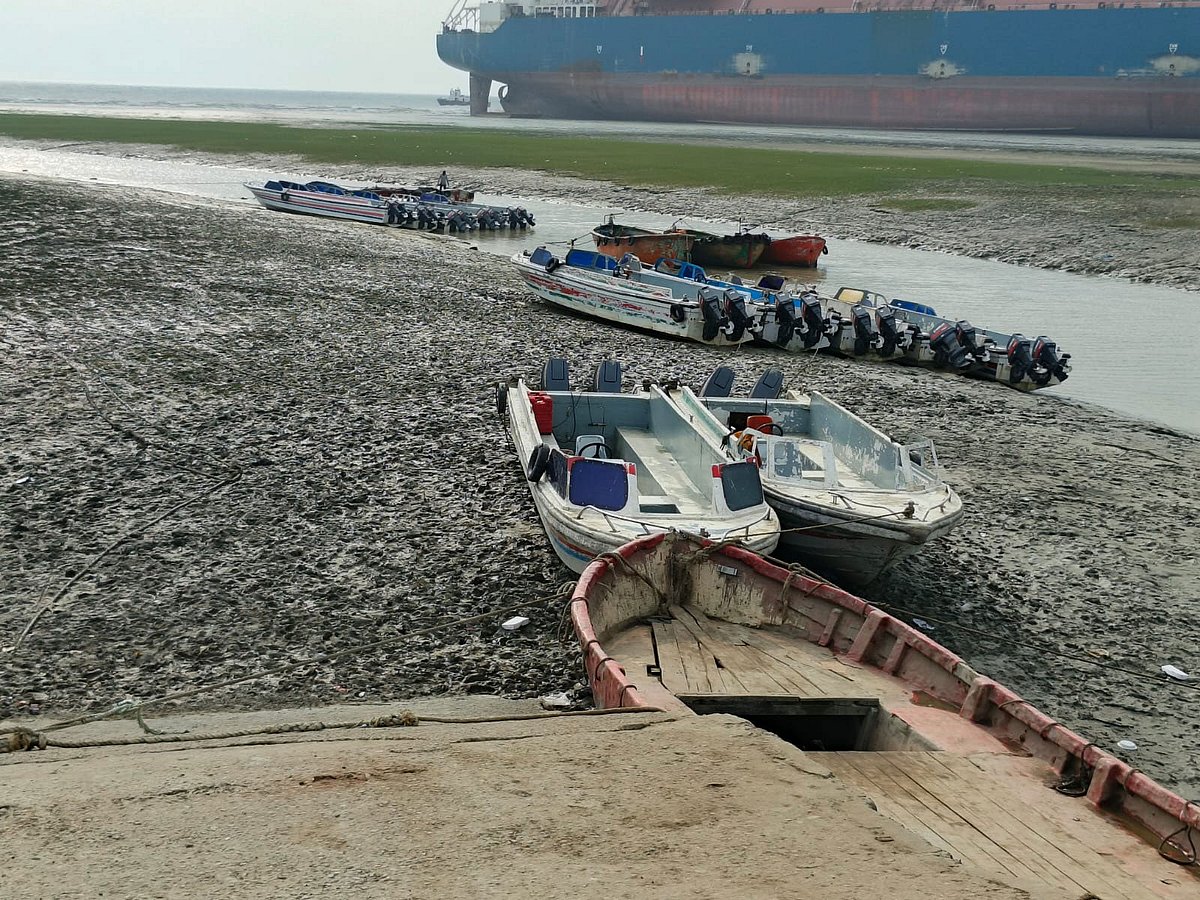 জ্বালানি সংকটে স্পিডবোট বন্ধ, ঈদযাত্রা নিয়ে দুশ্চিন্তা যাত্রীদের