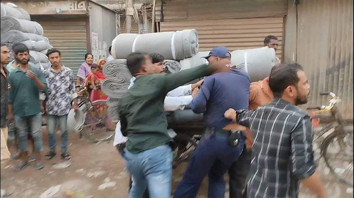 নারায়ণগঞ্জে মাদকবিরোধী অভিযানে গিয়ে মারধরের শিকার রেলওয়ে পুলিশের দুই সদস্য