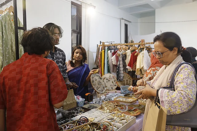 মেলার দর্শনার্থীরা