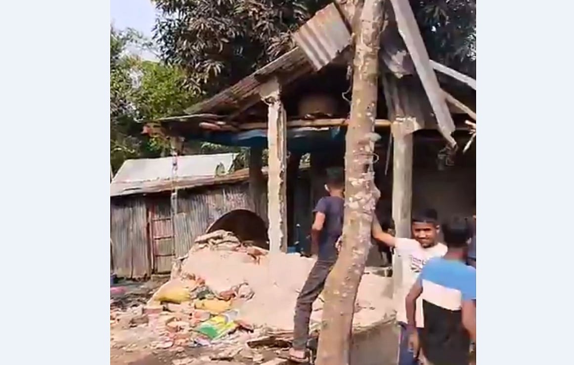 সুনামগঞ্জে প্রয়াত মুক্তিযোদ্ধার বাড়িঘরে হামলা-ভাঙচুরের অভিযোগ যুবদল নেতার বিরুদ্ধে