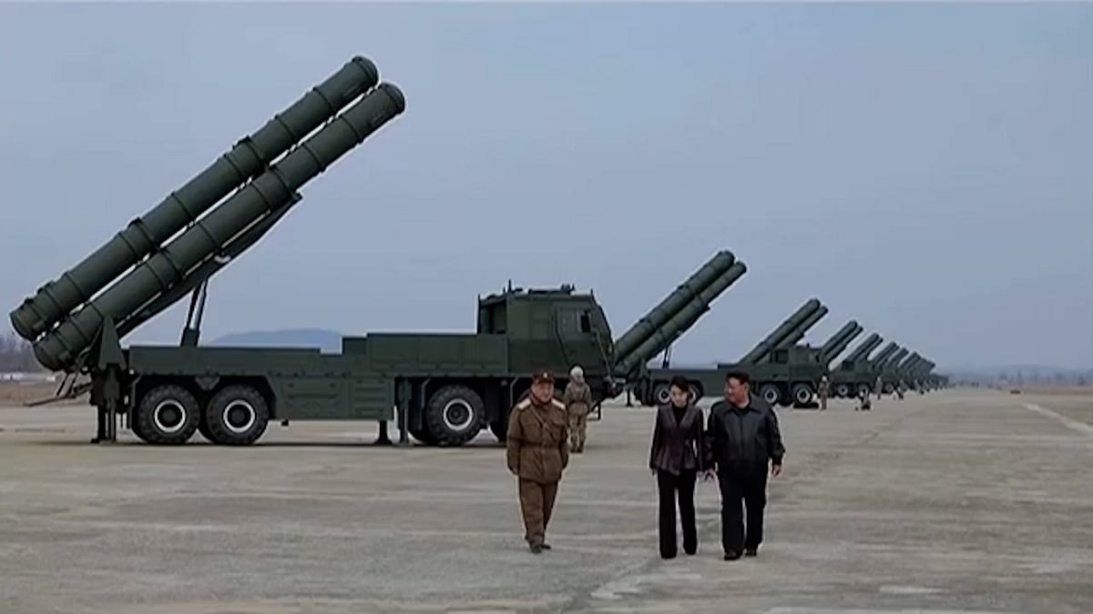 শক্তিশালী রকেট মহড়া পরিদর্শন করলেন কিম জং–উন, সঙ্গে ছিলেন কন্যা কিম জু এ