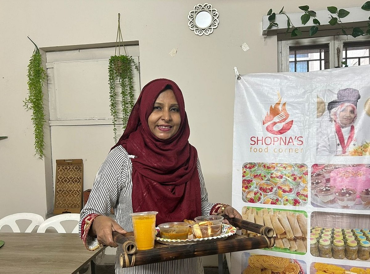 সব হারিয়েও হার মানিনি, তিন মেয়েকে নিয়ে ঘুরে দাঁড়িয়েছি যেভাবে