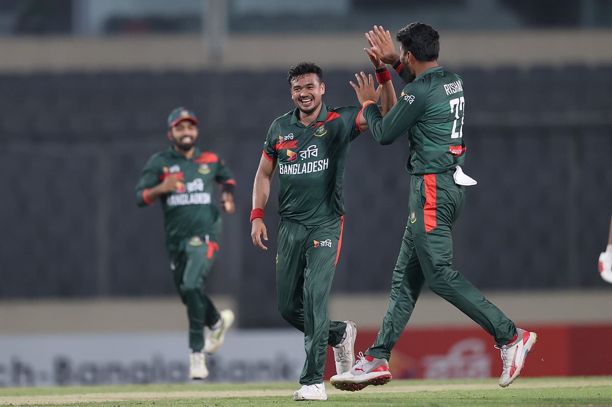 জুটি ভাঙলেন মোস্তাফিজ, ৬ উইকেট নেই পাকিস্তানের