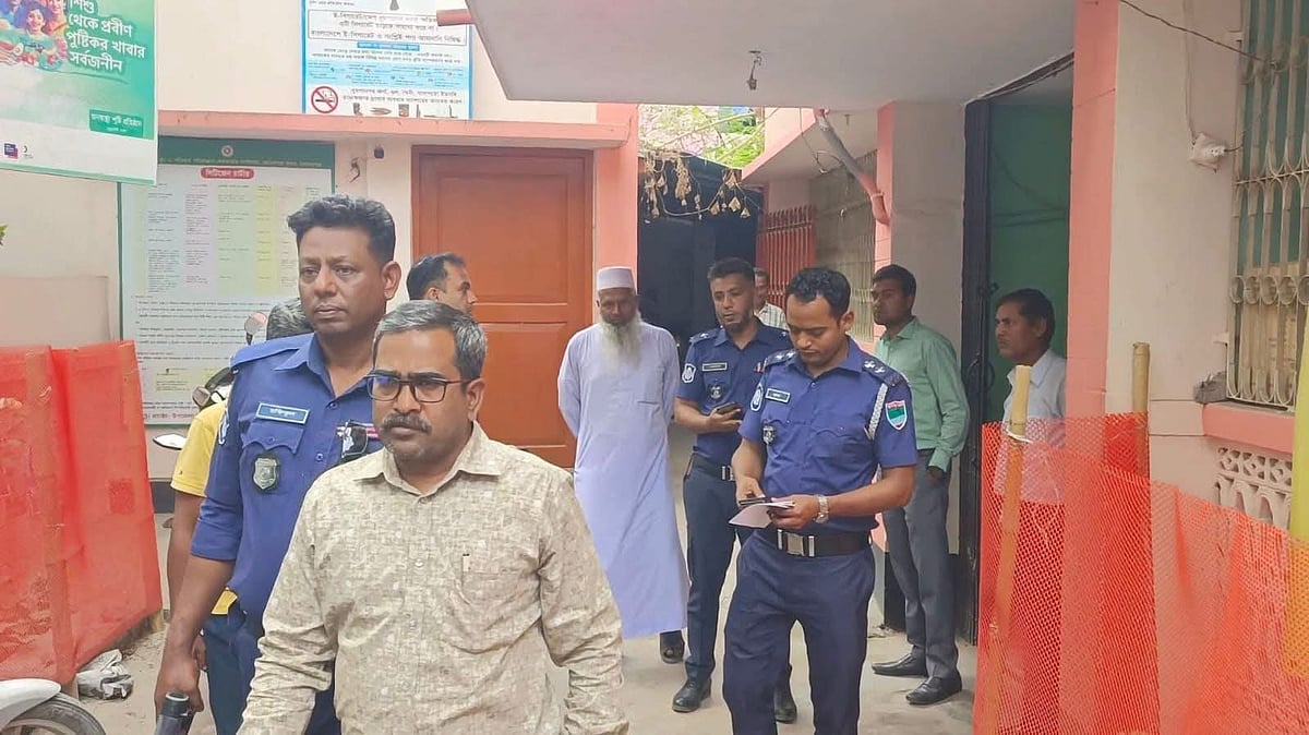 মেহেরপুরে স্বাস্থ্যমন্ত্রীর ‘আত্মীয়’ পরিচয় দিয়ে চাঁদাবাজির চেষ্টা, গ্রেপ্তার ১