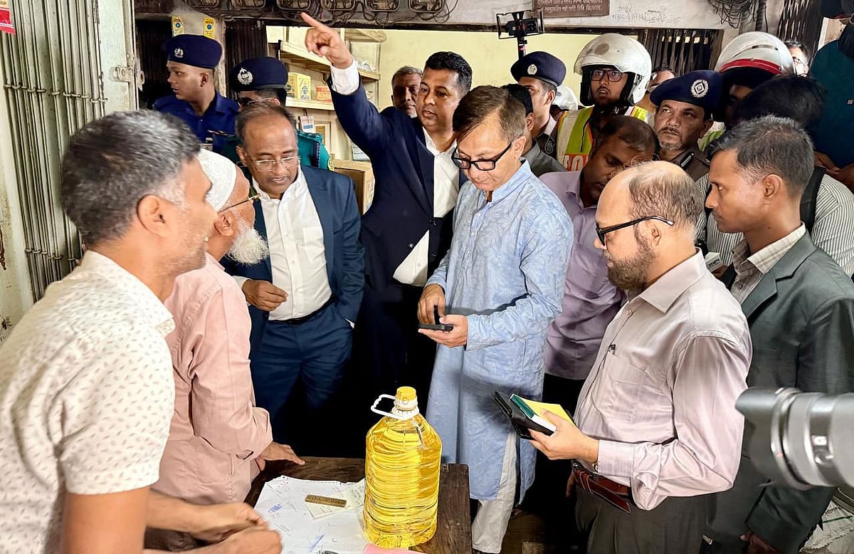 ভোজ্যতেল নিয়ে আতঙ্কিত হওয়ার কারণ নেই: বাণিজ্যমন্ত্রী