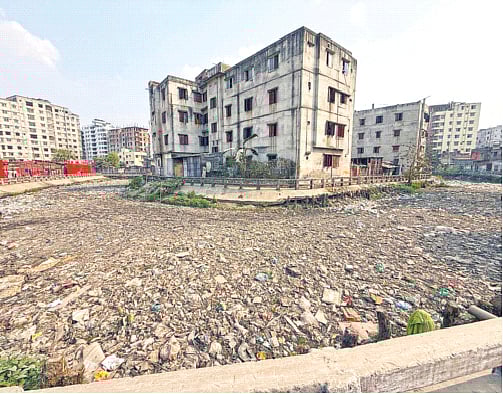 টাকা ‘ঢাললেও’ খালে পানি থাকে না