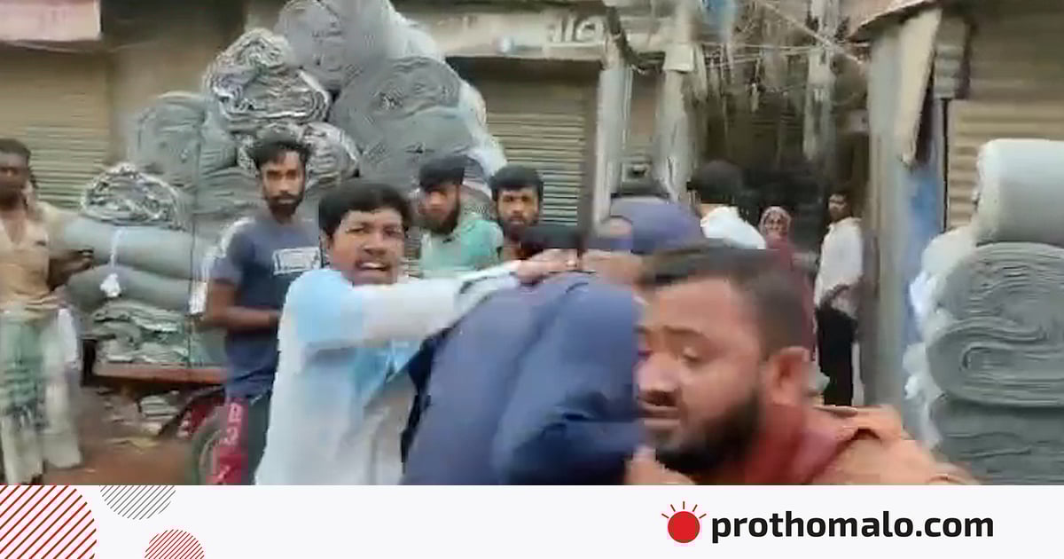 মাদকবিরোধী অভিযানে গিয়ে হামলার শিকার পুলিশ, এসআইসহ আহত ২ মাদকবিরোধী অভিযানে গিয়ে হামলার শিকার পুলিশ, এসআইসহ আহত ২