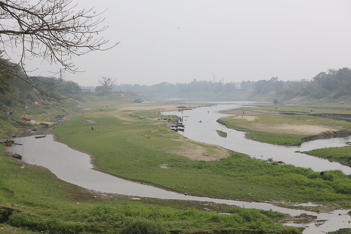 কুশিঘাট এলাকায় সুরমা নদীতে প্রতিবছর জেগে ওঠে এমন চর 