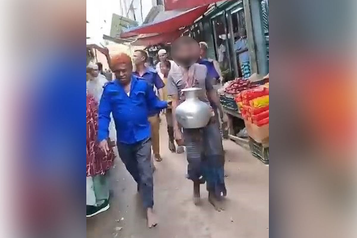 মাংস খেতে চাওয়ায় বৃদ্ধ মাকে মারধর, কলসি গলায় ঝুলিয়ে বাজারে ঘোরানো হলো ছেলেকে