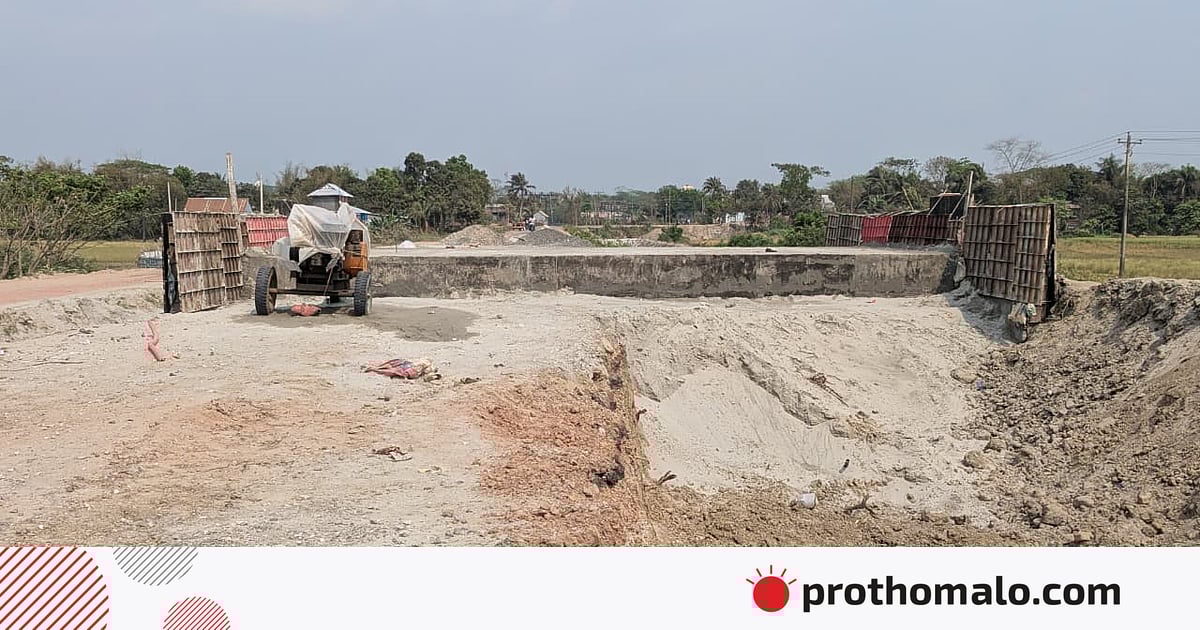 ছয় বছরেও শেষ হয়নি চার লেনের কাজ, ঢাকা-শরীয়তপুরে ভোগান্তির যাত্রা ছয় বছরেও শেষ হয়নি চার লেনের কাজ, ঢাকা-শরীয়তপুরে ভোগান্তির যাত্রা