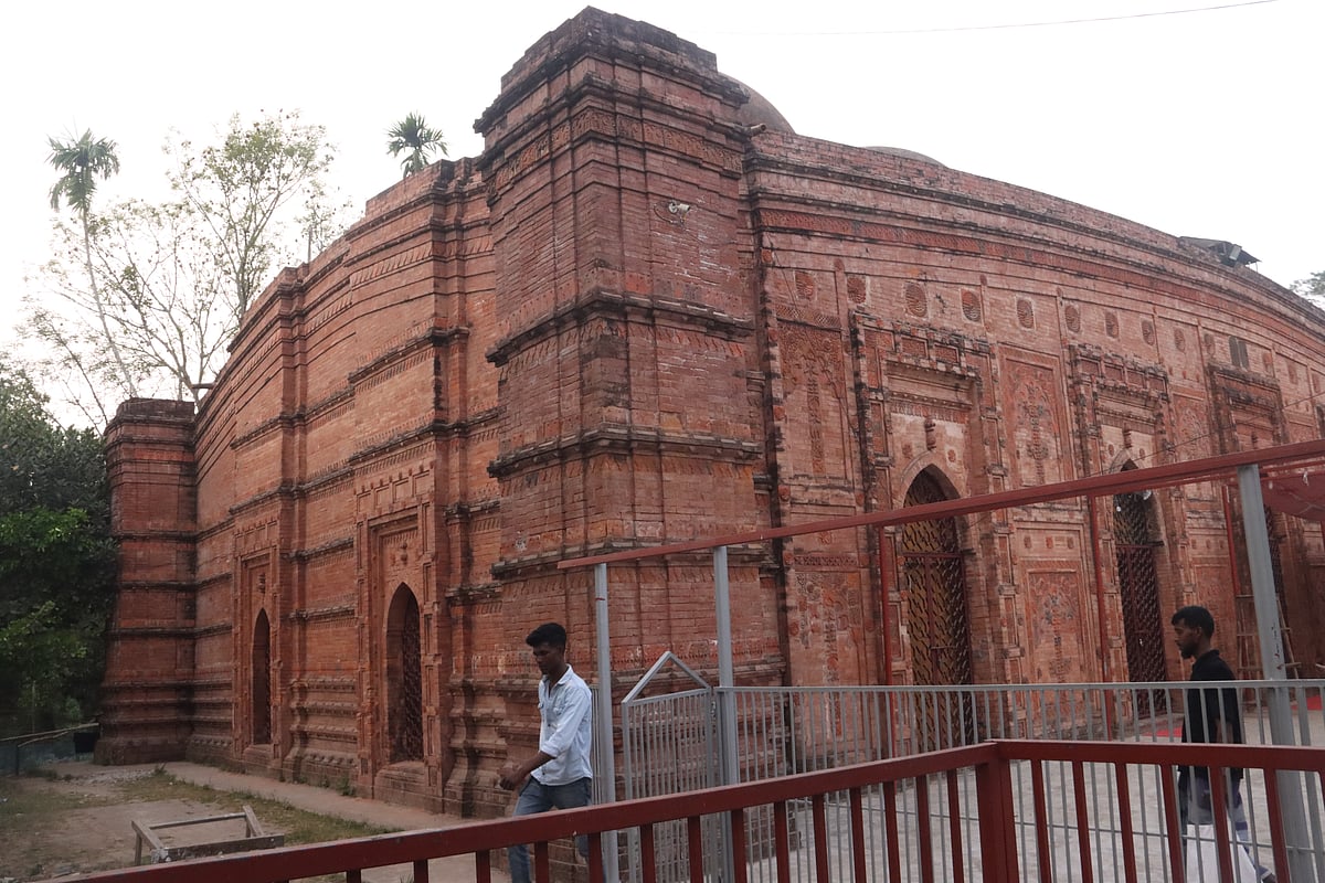 ৬০০ বছরের পুরোনো মসজিদ