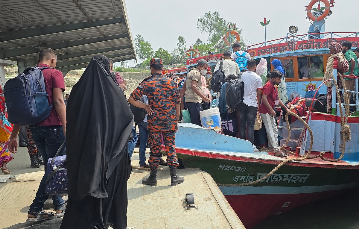 পাটুরিয়ায় যাত্রী ও যানবাহন বাড়লেও চাপ নেই