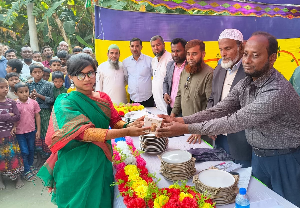 মিম আক্তারের স্বপ্ন: মায়ের পদাঙ্ক অনুসরণ করে আদর্শ শিক্ষক হওয়ার আকাঙ্ক্ষা