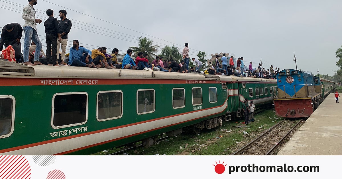 ঈদযাত্রায় ট্রেনে ঘরমুখী মানুষের ভরসা এখন স্মার্টফোন ঈদযাত্রায় ট্রেনে ঘরমুখী মানুষের ভরসা এখন স্মার্টফোন