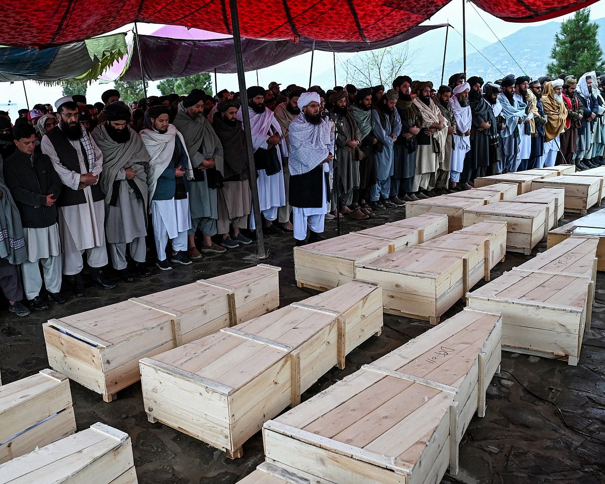 ঈদ উপলক্ষে আফগানিস্তানে ওপর হামলা স্থগিতের ঘোষণা পাকিস্তানের