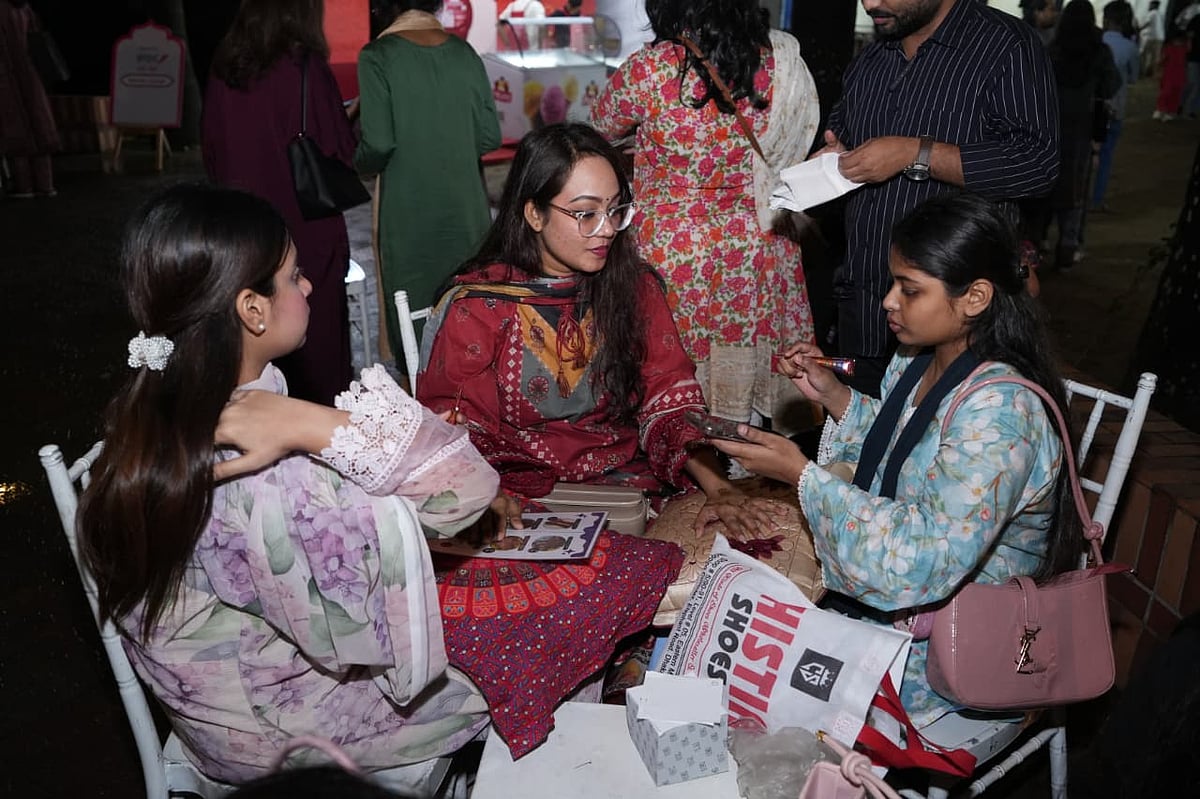 গুলশানে তিন দিনব্যাপী ‘চাঁদরাত উৎসব’ শুরু