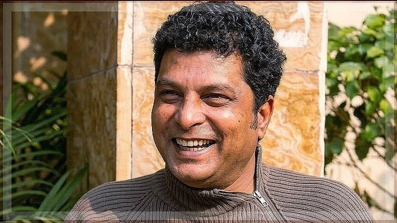 হাসির আড়ালে কত কিছুই–না লুকিয়ে রাখতে সুমন ভাই...