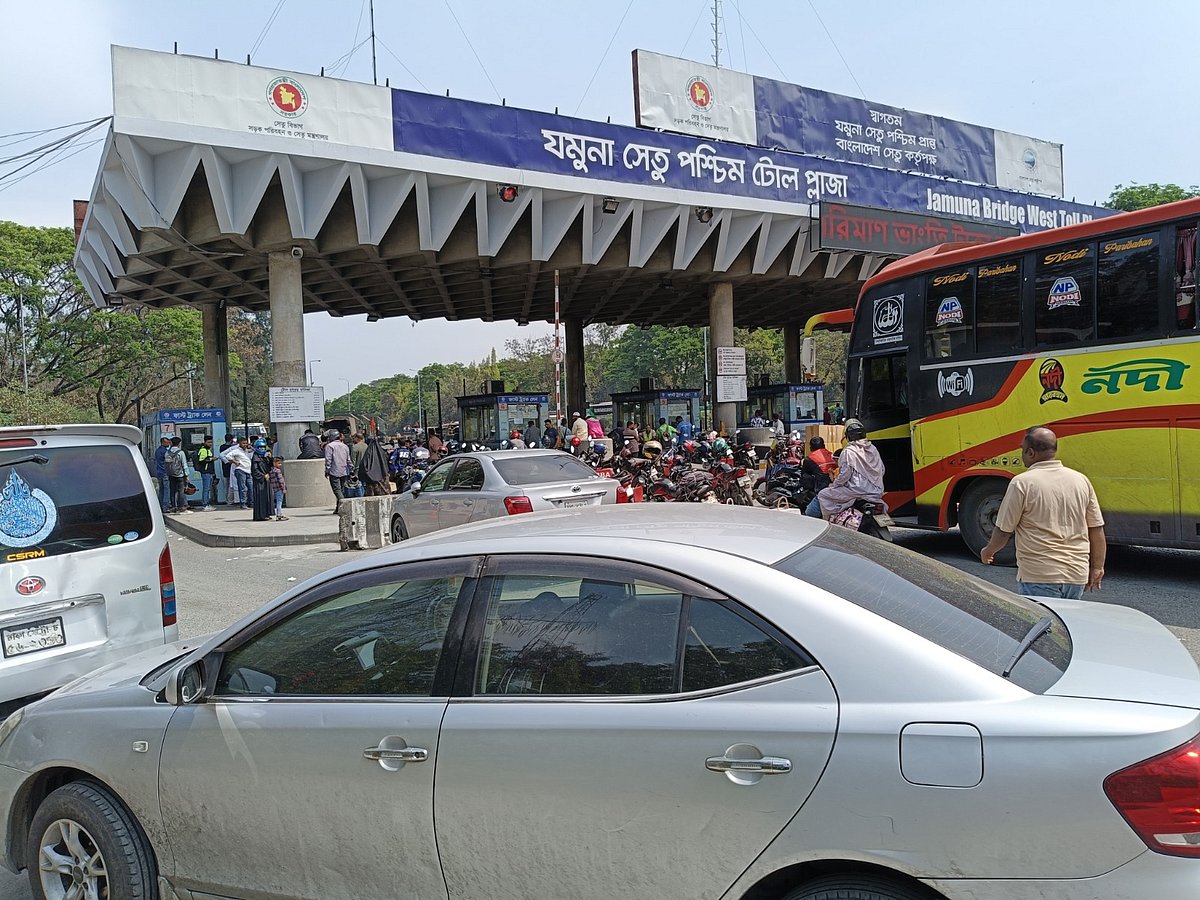 যানজট কমাতে দেড় ঘণ্টা যমুনা সেতুর পূর্ব প্রান্তে উত্তরবঙ্গগামী লেন একমুখী