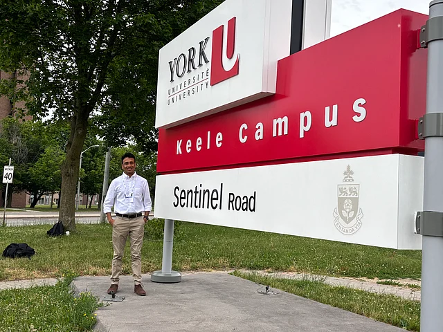 ইয়র্ক ইউনিভার্সিটিতে লেখক