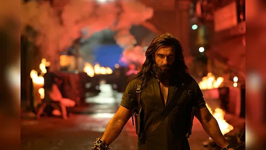 প্রথম দিনেই ১০০ কোটিতে ‘ধুরন্ধর ২’, রণবীরের ক্যারিয়ারের সেরা ওপেনিং