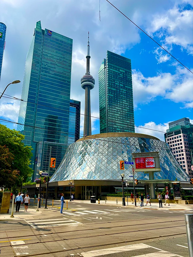 টরন্টোর বিখ্যাত ল্যান্ডমার্ক সিএন টাওয়ার