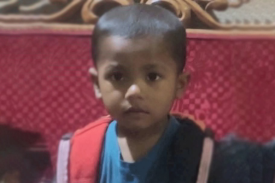 ‘আমার ছেলেটা কী সুন্দর পড়ত, কে মারল তারে?’