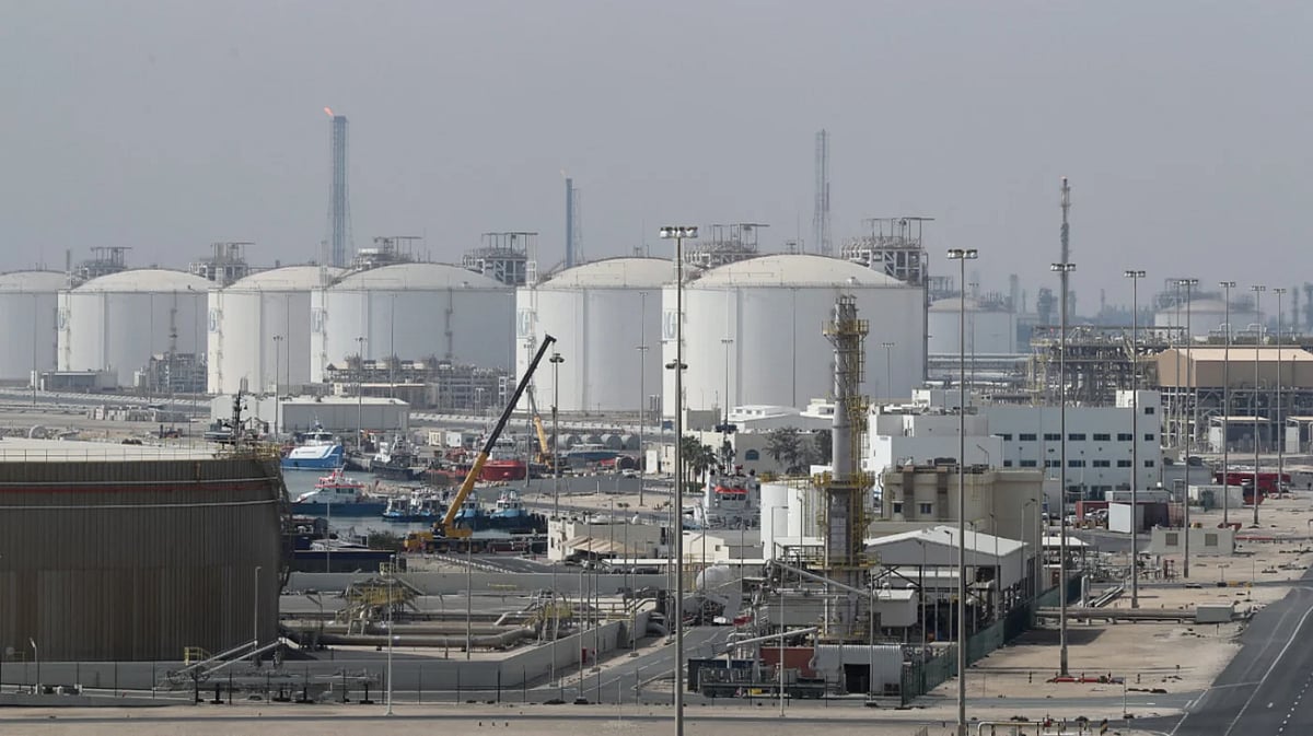 কাতারের রাস লাফান ইন্ডাস্ট্রিয়াল সিটিতে কাতারএনার্জির তরলীকৃত প্রাকৃতিক গ্যাস (এলএনজি) উৎপাদন ও রপ্তানিকেন্দ্রের দৃশ্য