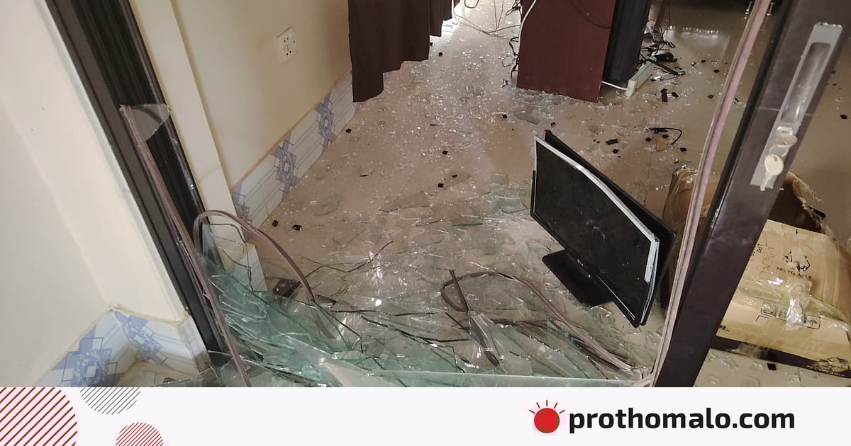 তানোরে বিএনপি নেতার ব্যবসাপ্রতিষ্ঠানে হামলা-ভাঙচুর তানোরে বিএনপি নেতার ব্যবসাপ্রতিষ্ঠানে হামলা-ভাঙচুর