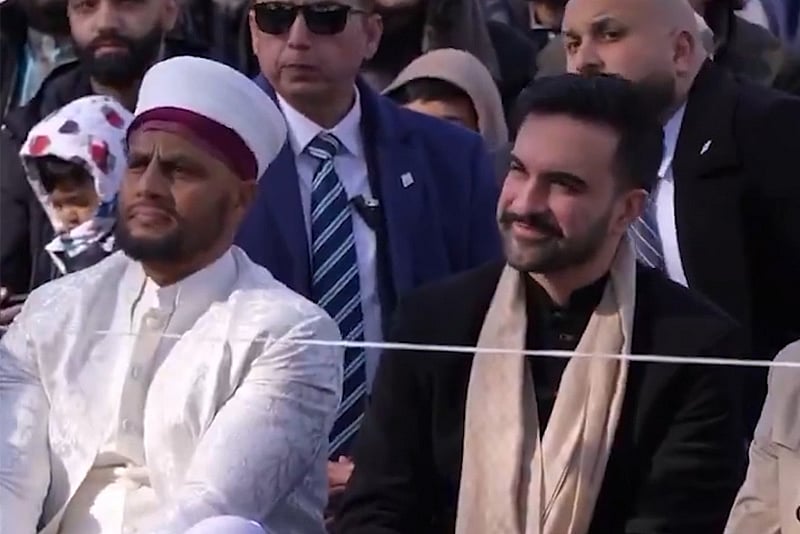 মেয়র হয়ে প্রথম ঈদ, মুসলিমদের সঙ্গে নামাজে মামদানি