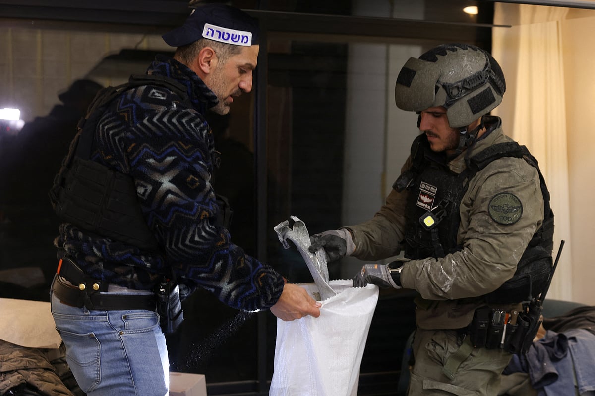 ইরানের ক্ষেপণাস্ত্র হামলায় ইসরায়েলে ভবন ধস, আহত অন্তত ২০