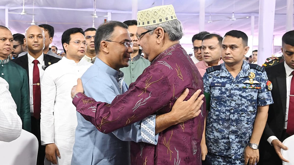 জাতীয় ঈদগাহ ময়দানে একসঙ্গে ঈদের নামাজ আদায় করলেন রাষ্ট্রপতি ও প্রধানমন্ত্রী