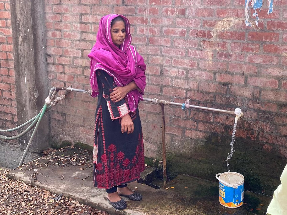 যখন ইচ্ছা তখন সুপেয় পানি পান না জরিনা বেগমরা