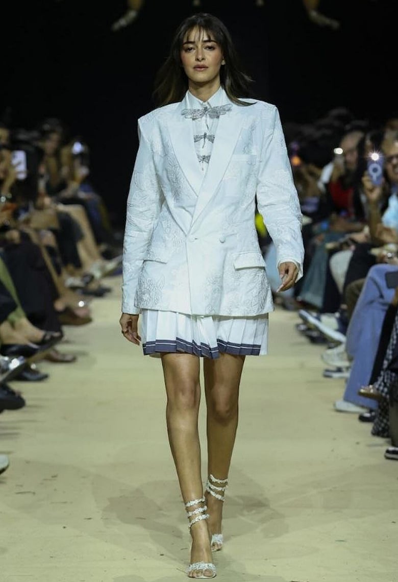 শো-স্টপার লুকে সুপারমডেলদের হার মানাচ্ছেন এই ফ্যাশনিস্তা স্টারকিড