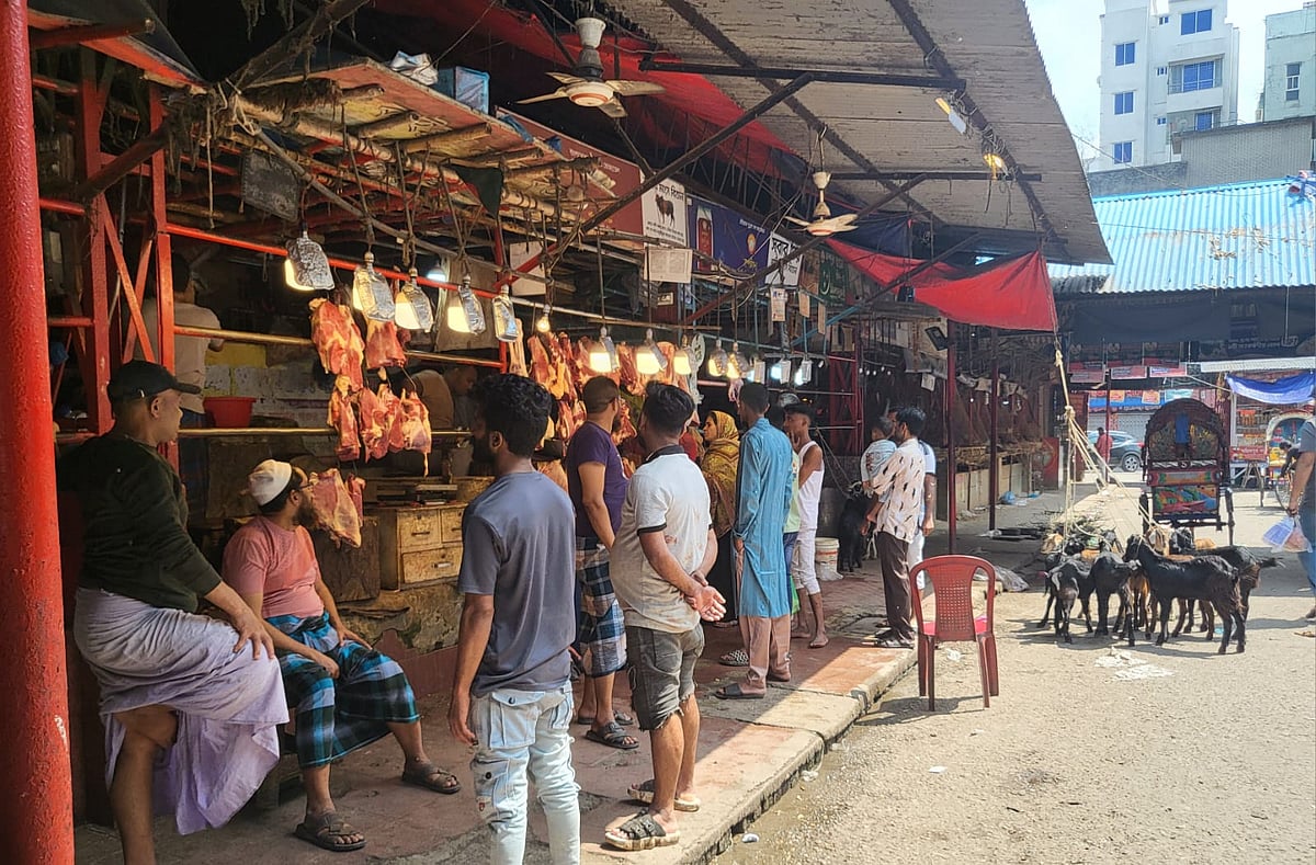 ঈদের পরদিনই লেবু ও শসার দাম প্রায় অর্ধেকে নেমেছে, বাজারে নেই ক্রেতা