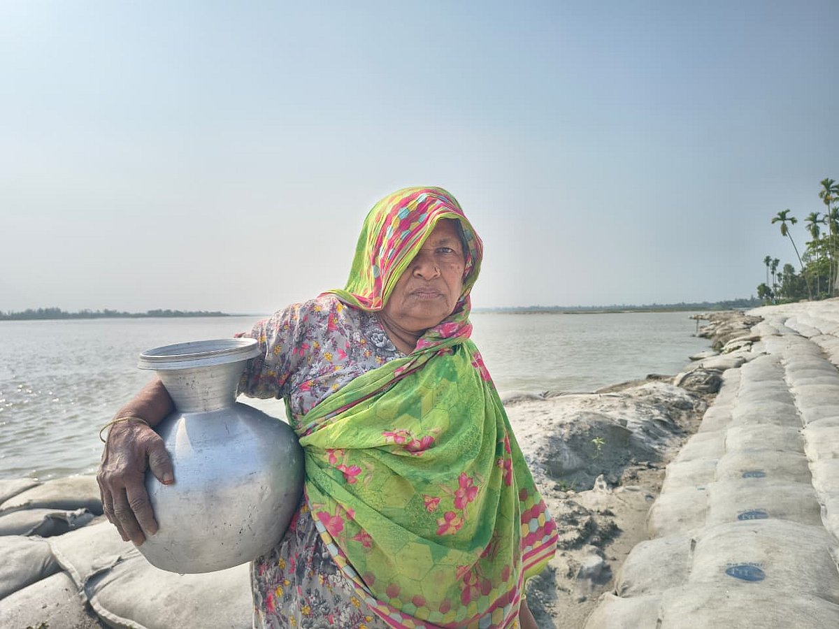 তিস্তার চরে পানির কষ্ট ভূমিহীন নারীদের
