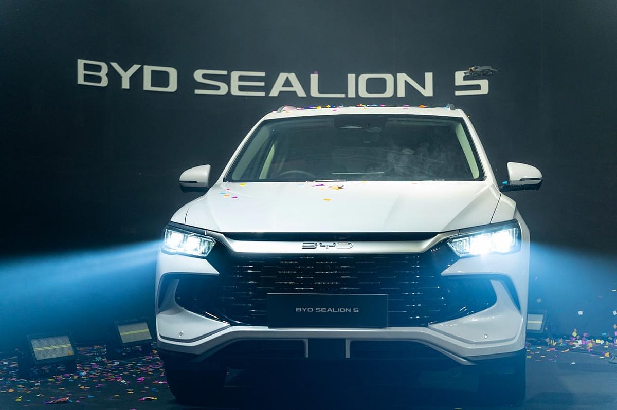 বাজারে এল বিওয়াইডির নতুন মডেলের গাড়ি, এক চার্জে চলবে ৭১ কিলোমিটার