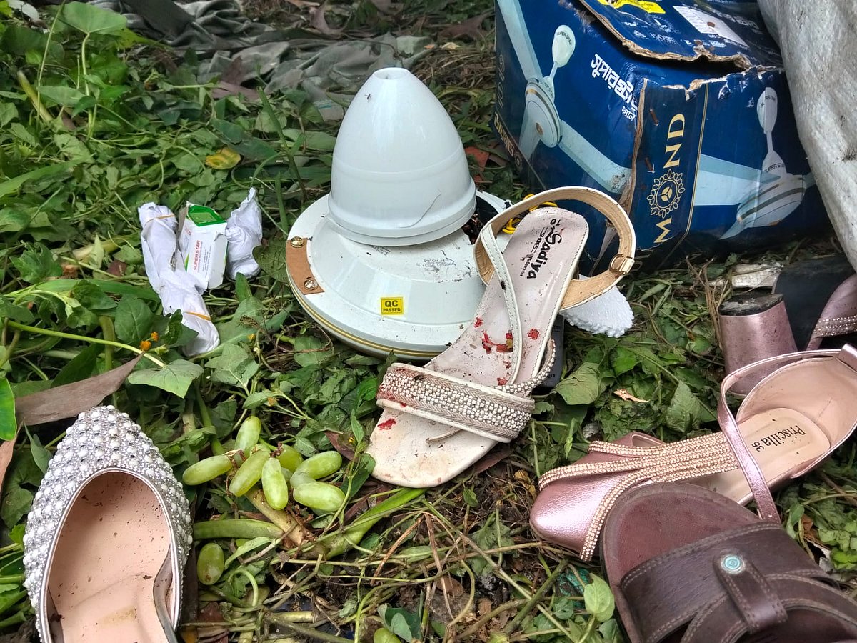 ‘দুমড়েমুচড়ে যাওয়া বাসের ভেতর মানুষগুলো কাতরাচ্ছিল’