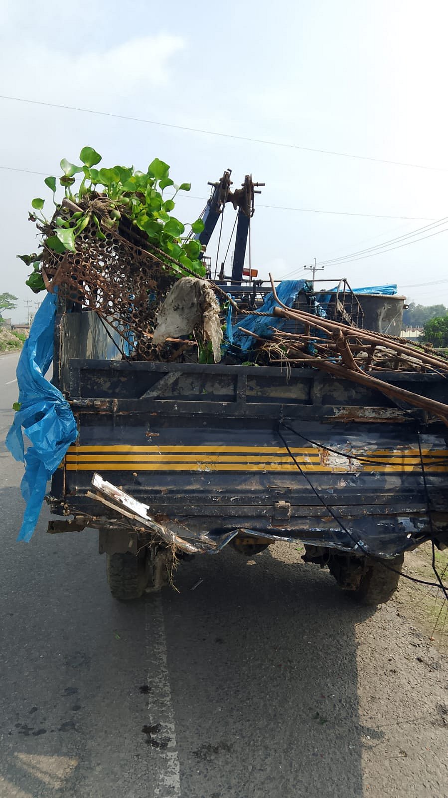 হবিগঞ্জের মাধবপুরে পিকআপ খাদে পড়ে নারী, শিশুসহ নিহত ৪