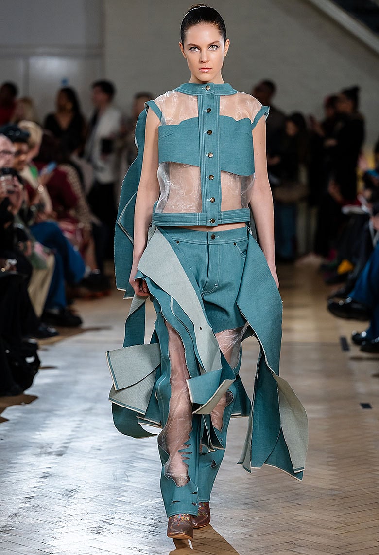 টেকসই ফ্যাশনের বার্তা নিয়ে লন্ডন ফ্যাশন উইকে তানভীর মাহিদী