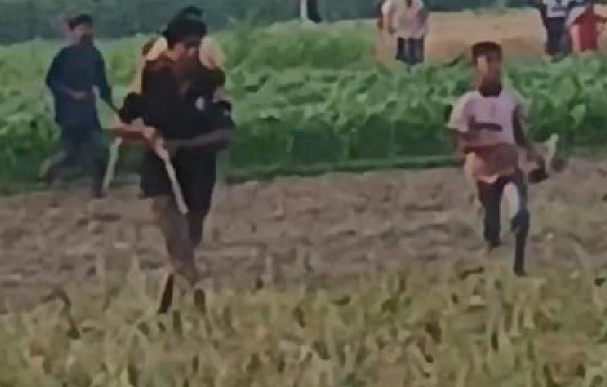 বোতলের ছিপি ছোড়ায় তুমুল কাণ্ড, গুলিবিদ্ধ সাতজন, বসতঘরে আগুন