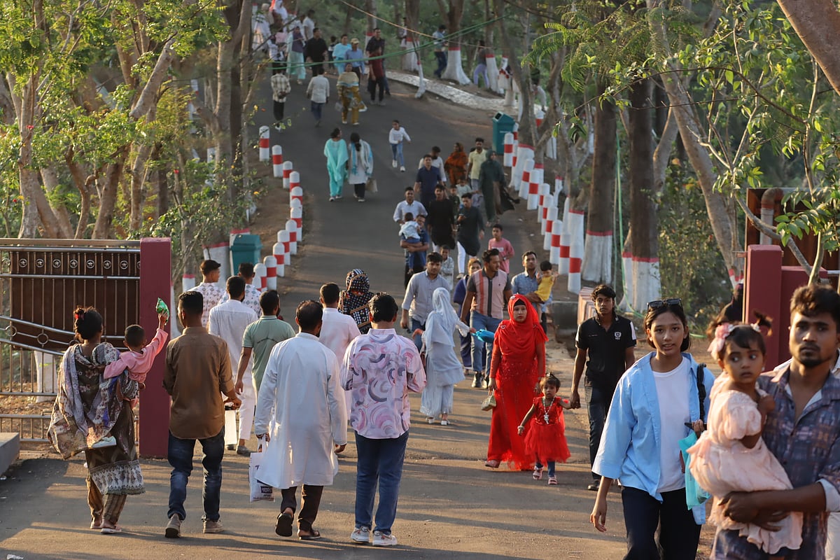 মেঘলা-নীলাচলে পর্যটকদের ভিড়