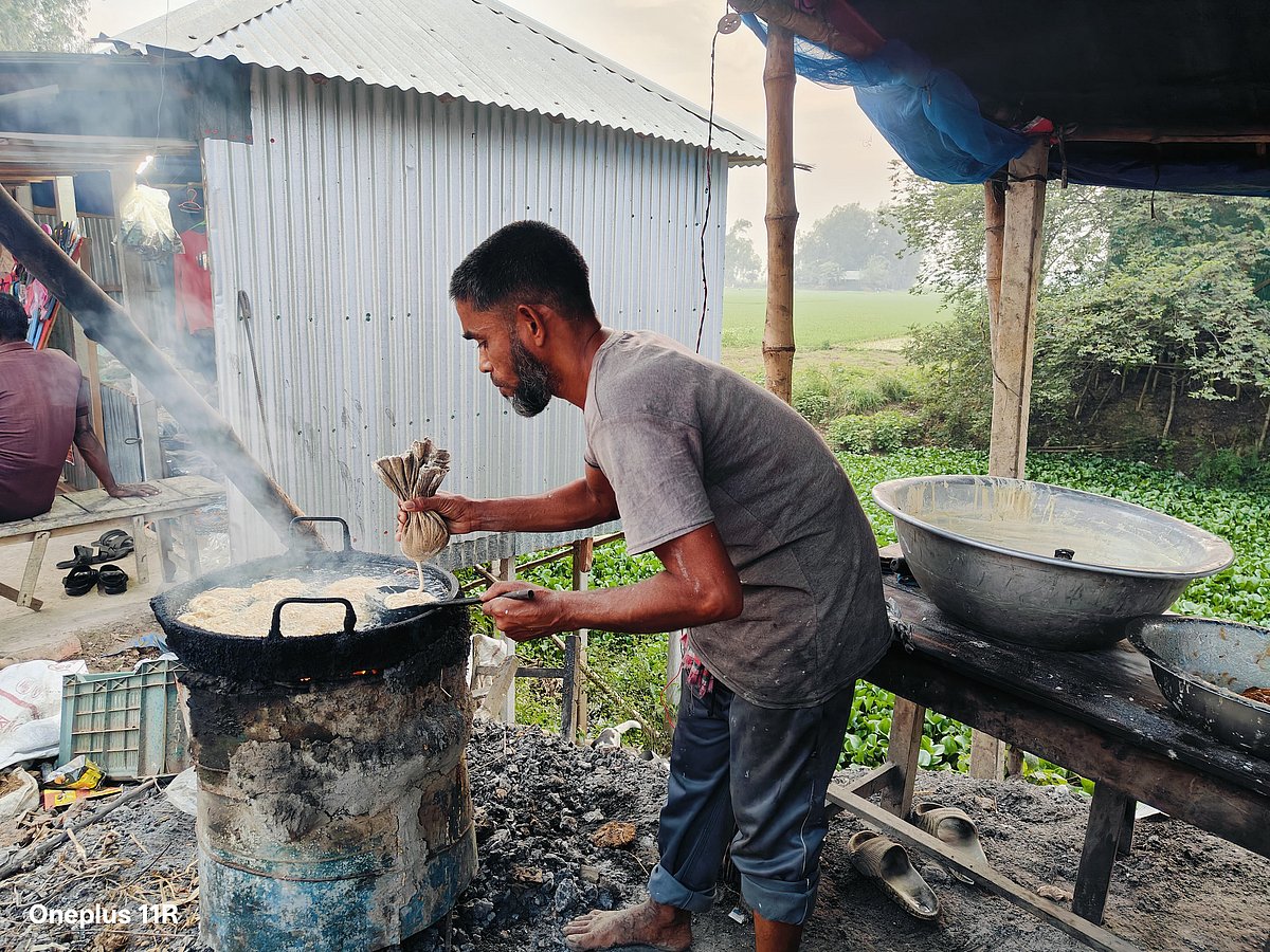 ‘জিলাপির প্যাঁচে’ আসাদ আলী, দিনে লাভ দুই হাজার টাকা