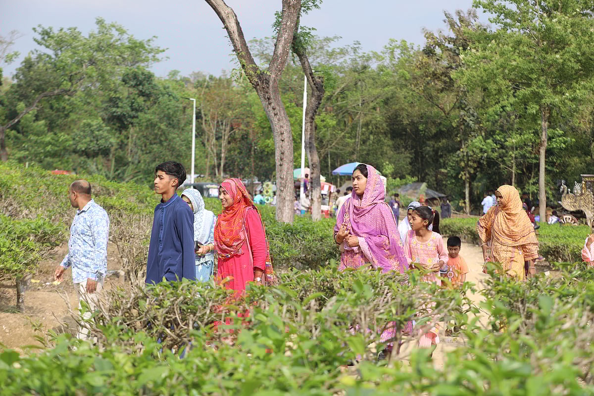 ঈদে চা–বাগানে রঙিন মুহূর্ত