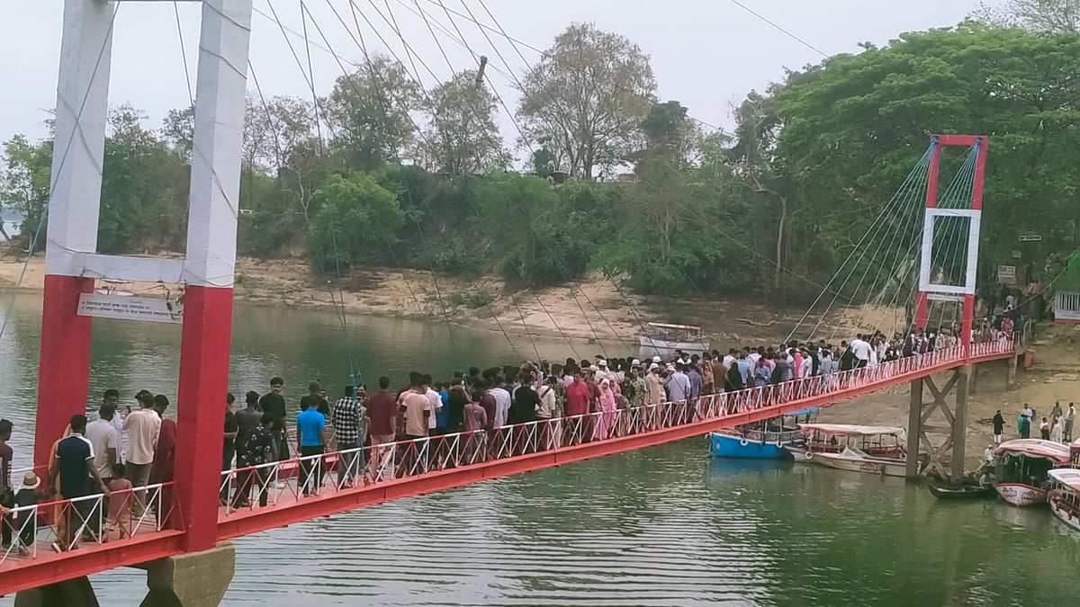রাঙামাটিতে পর্যটকদের উপচে পড়া ভিড়, রিসোর্ট-কটেজ খালি নেই সাজেকে