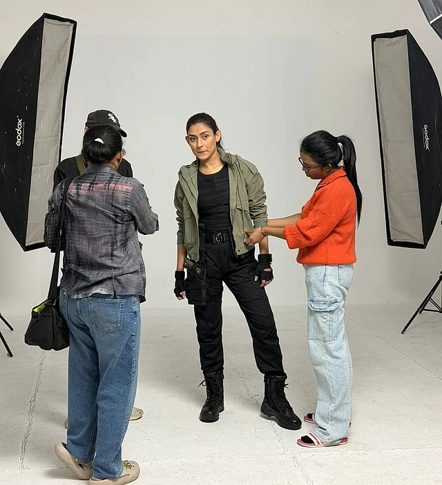 শুটের আগে মেহজাবিনকে তৈরি করে দিচ্ছেন ফারজানা এনি