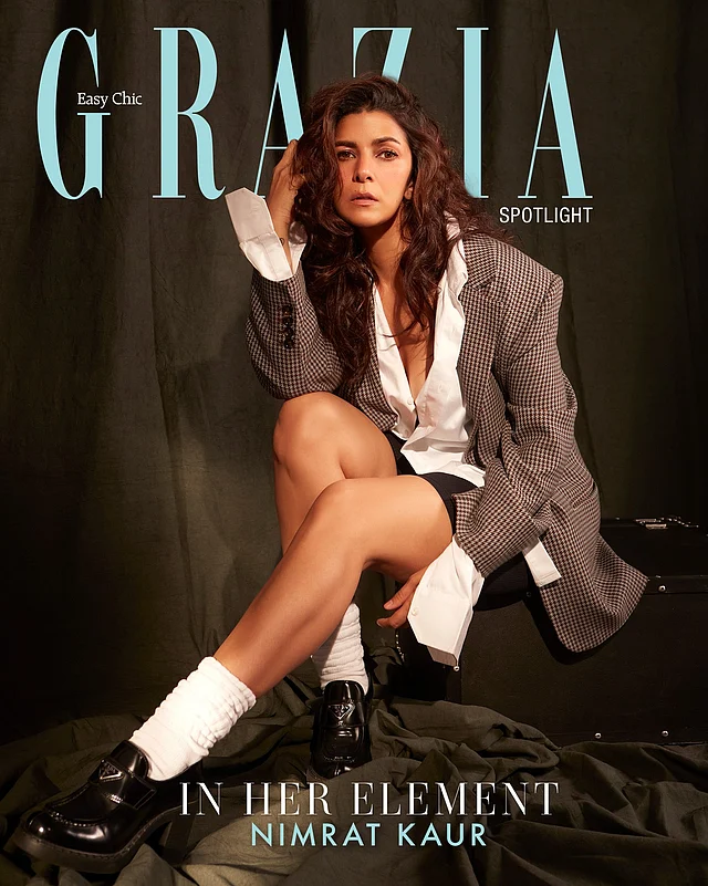 স্কুল গার্ল ভাইবের লুকে প্রচ্ছদকন্যা হয়েছেন নিমরত গ্রাজিয়াতে